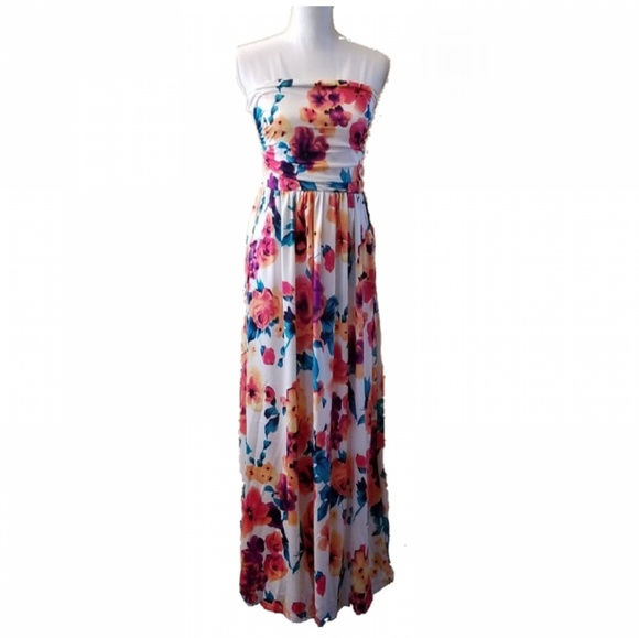 Dresses & Skirts - Floral Strapless Maxi Dress with pockets!!
